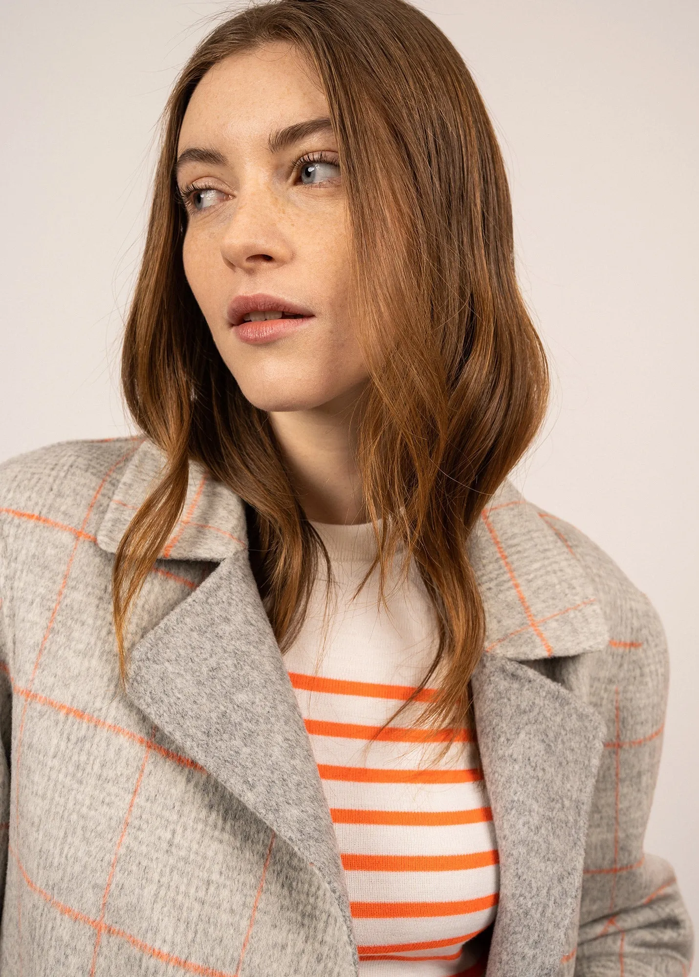 Ste Louisa long structured coat - in wool cloth (GRIS/ORANGE)